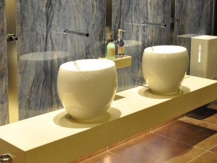 六本木ヒルズ　West Walk ３F女子トイレ（東京・港区）Dressing Lounge, West Walk, Roppongi Hills(Minato-ku, Tokyo)
